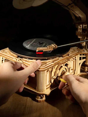 Maquette en Bois Gramophone à Manivelle | Robotime - GoCrazyPuzzle