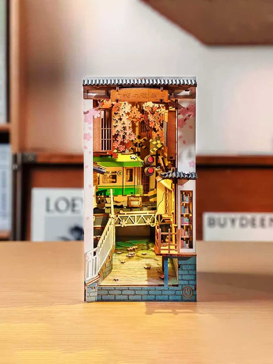 Miniature Maquette Japonaise – Rue Fleurie avec Tramway et Lumière - GoCrazyPuzzle